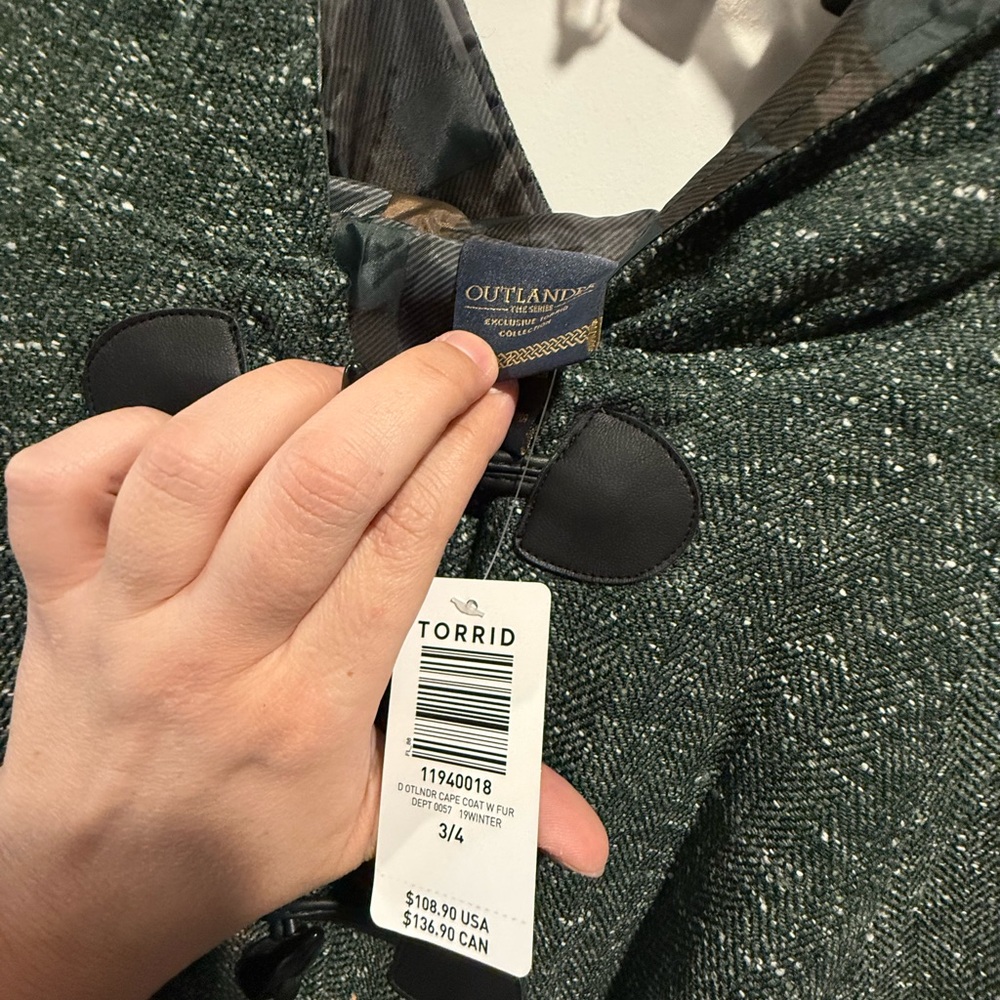 Outlander Torrid Dark Green Hooded Cape with Toggle Closures - Picture 2 of 4
